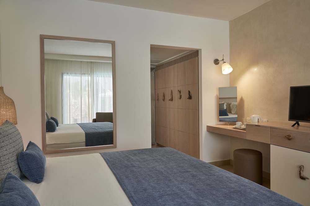 SWIM UP, PREMIUM, KING BED, SOFA