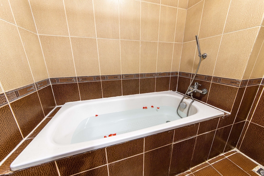 Phong Lan 2 Hotel 50/50