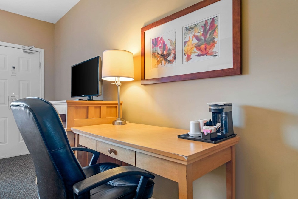 Econo Lodge Inn & Suites North Vancouver 47/52