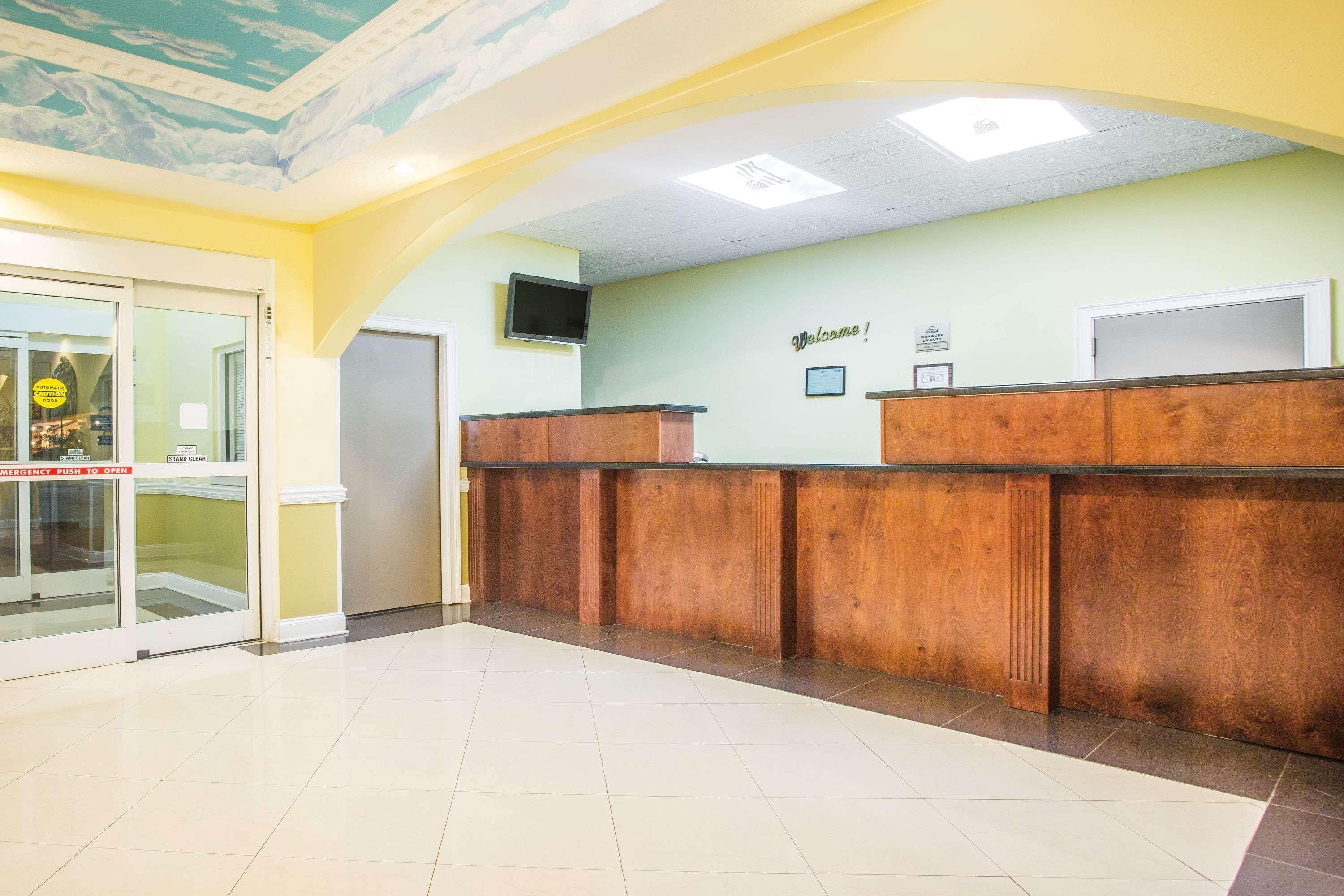 Days Inn & Suites by Wyndham Swainsboro 3/21