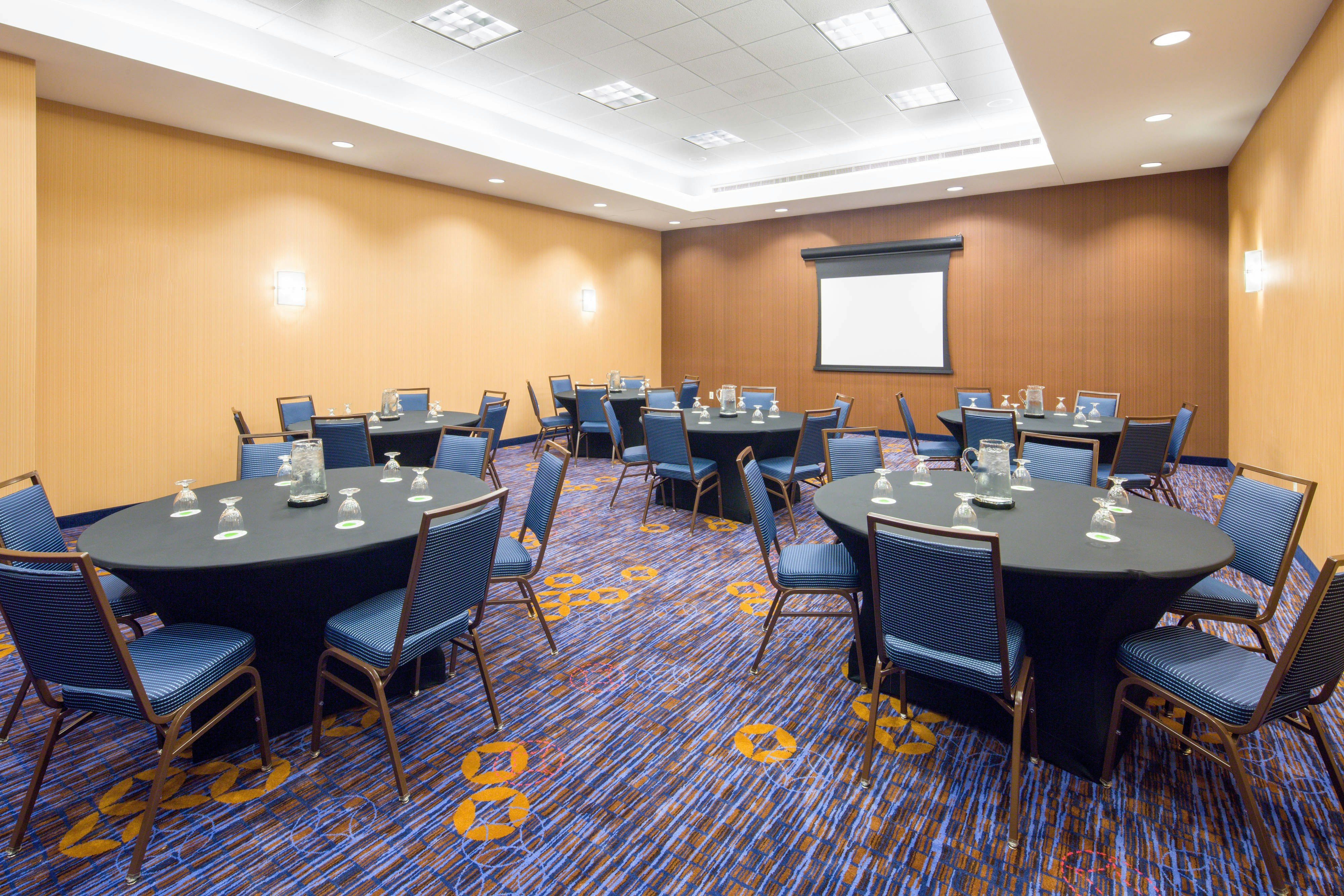 Courtyard By Marriott Houston By the Galleria 13/17