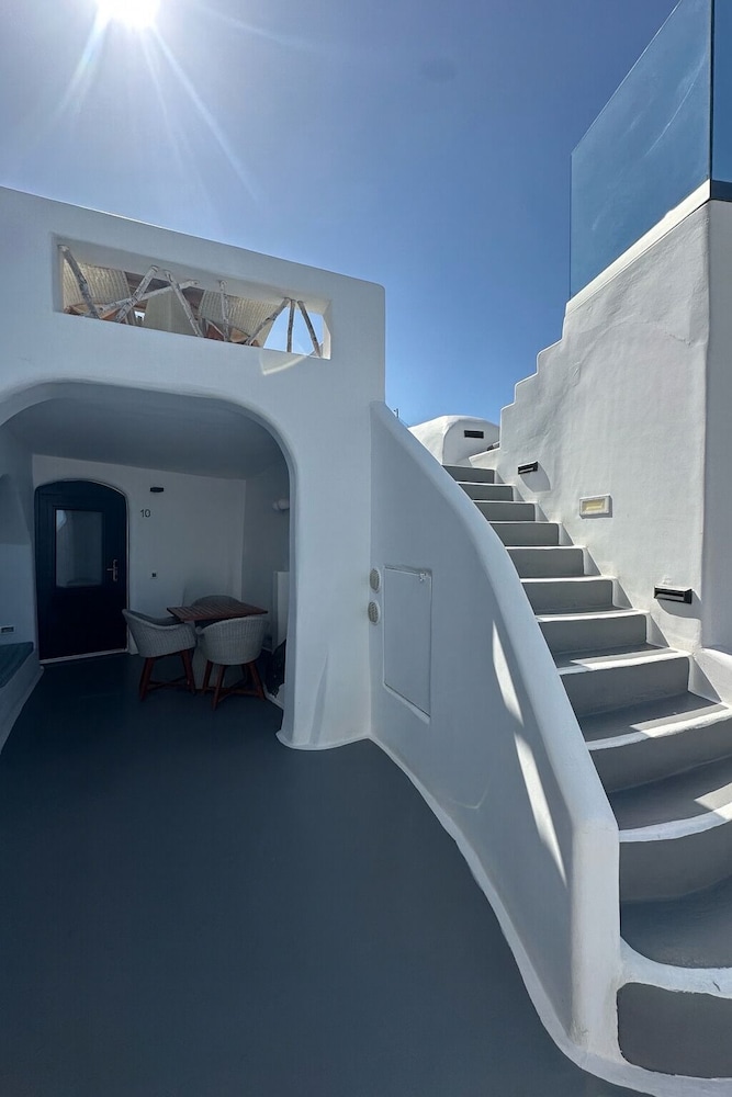 Chic Hotel Santorini 1/50