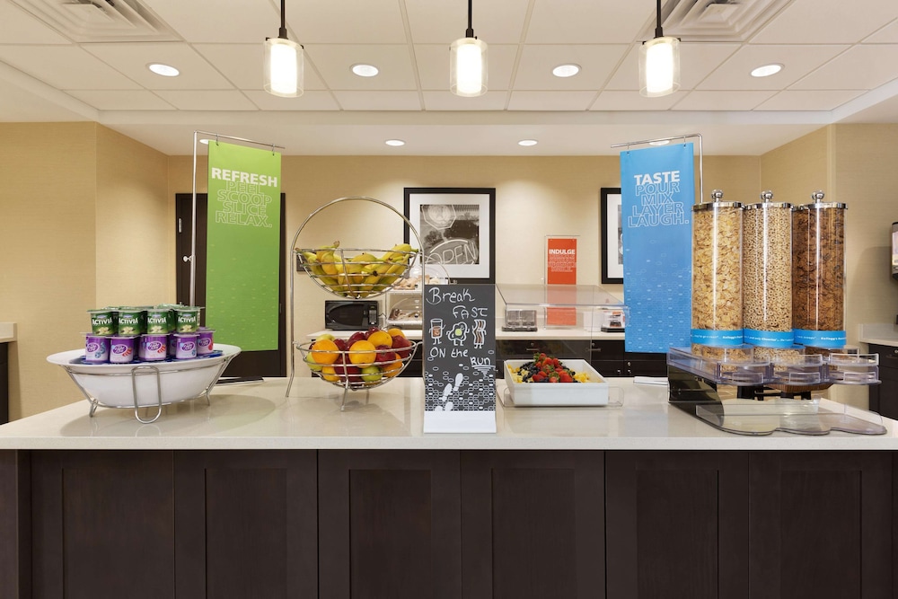 Hampton Inn and Suites Niles Warren OH 60/77