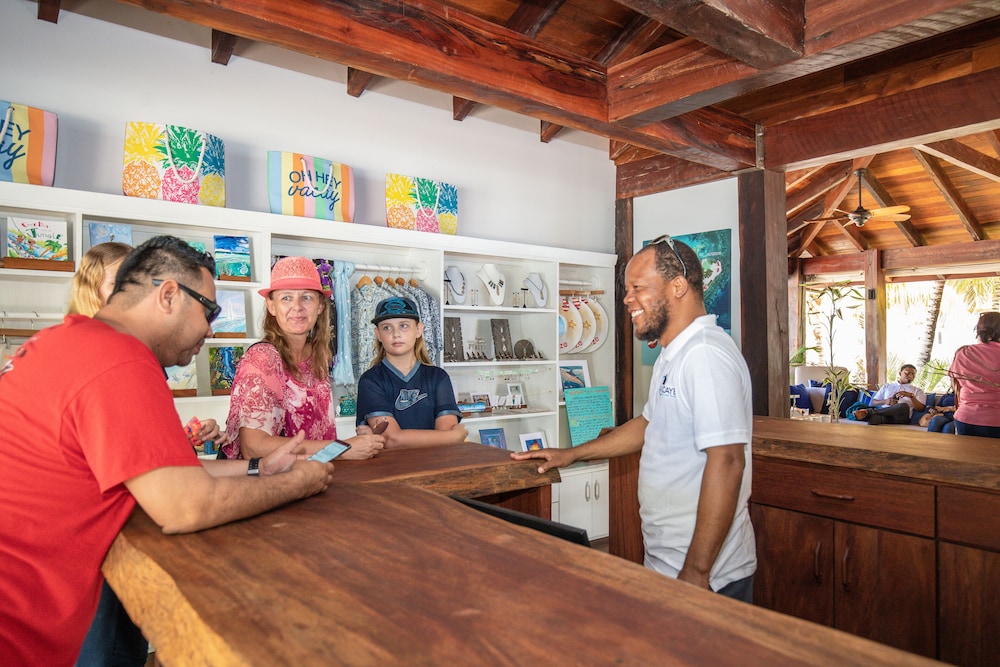 Hatchet Caye Resort 5/50