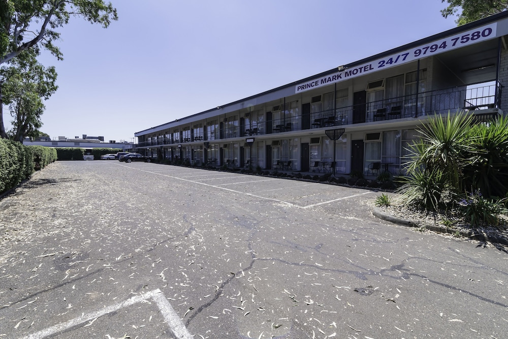 PRINCE MARK MOTOR INN 42/47