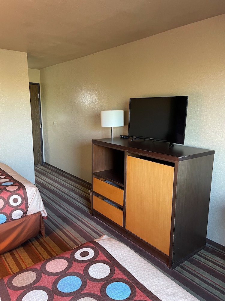Super 8 by Wyndham Lake Havasu City 4/15