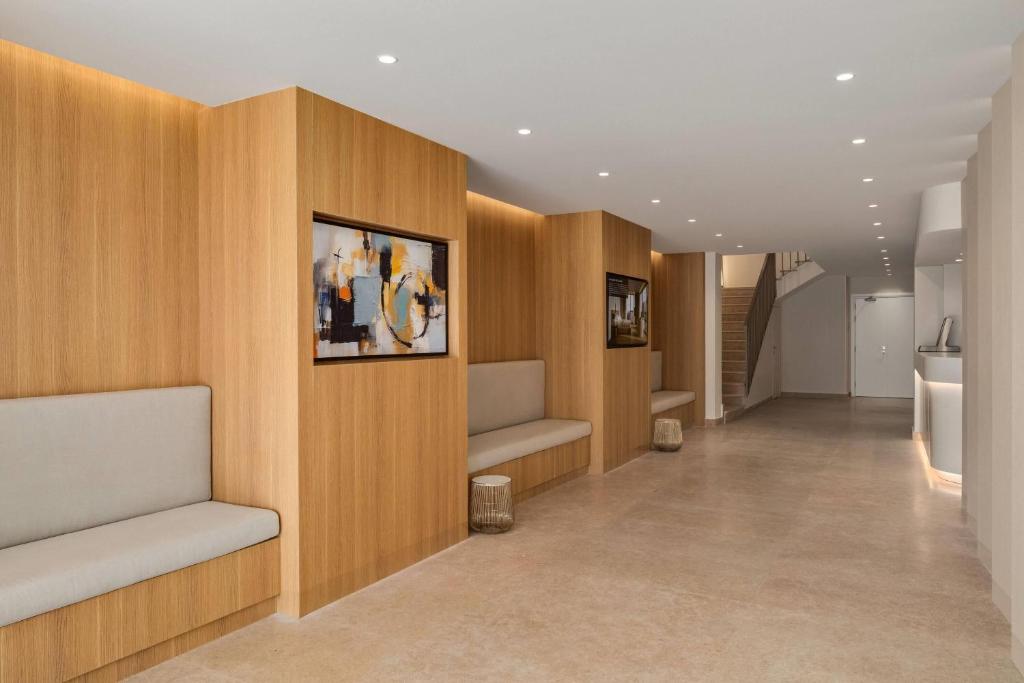 Wyndham Residences Piraeus Marina Zeas 2/10
