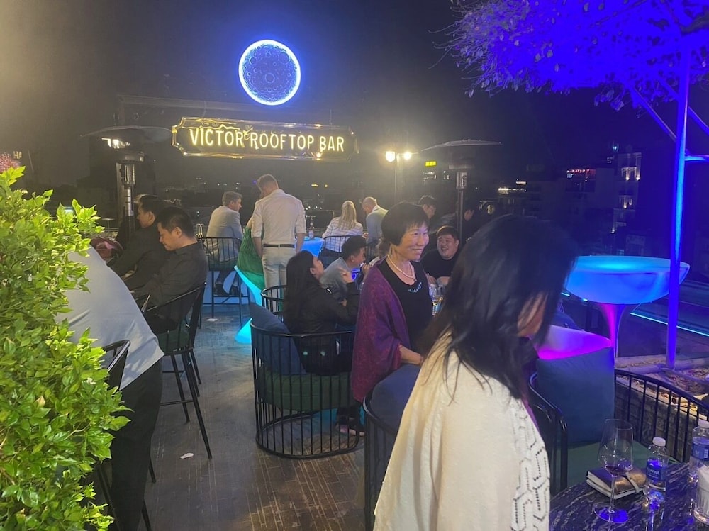 Victor Metropolis Hotel & Rooftop Bar 33/50
