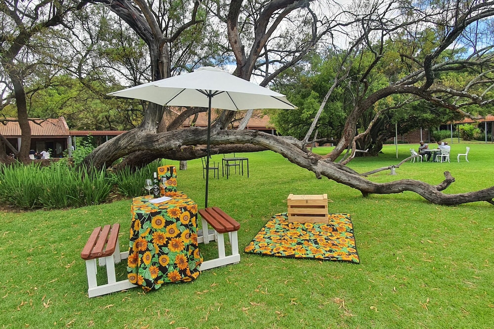 The Venue Country Hotel 51/62