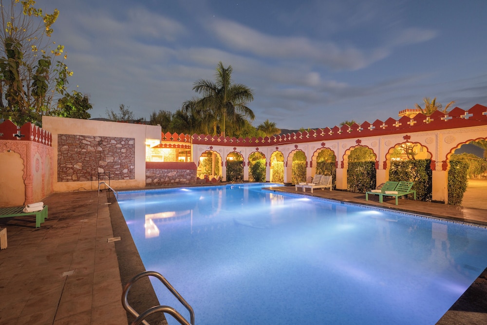 THE COUNTRY SIDE RESORT 23/48