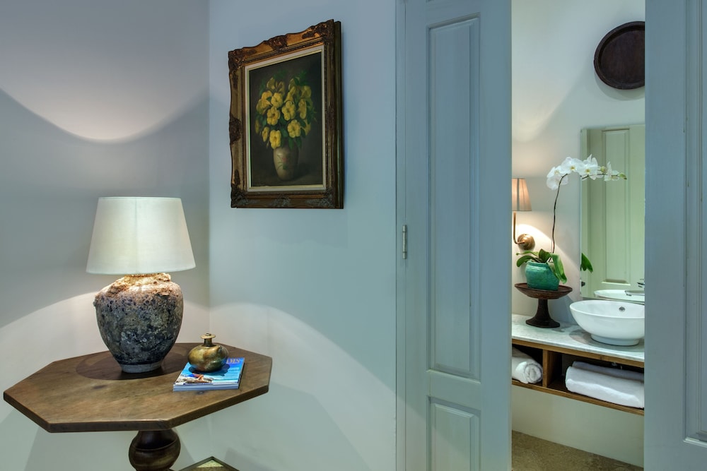 Room & Vespa 3 15/28