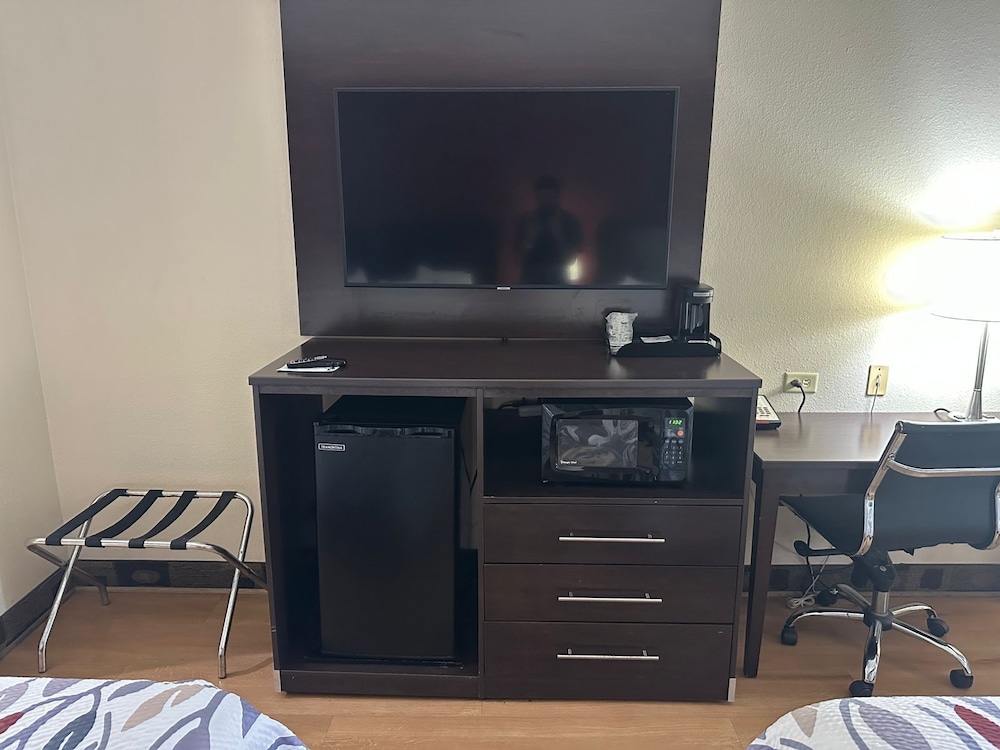 Econo Lodge Inn & Suites Monee 47/59