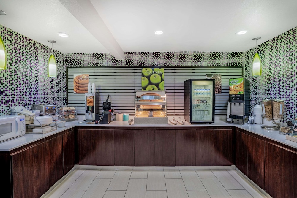 La Quinta Inn El Dorado 45/53