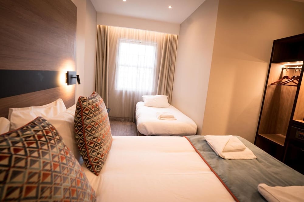 Oxford Hotel Earls Court 22/62