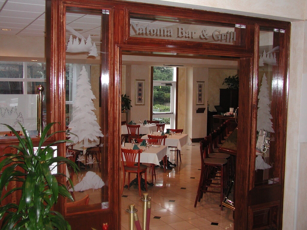 Lake Natoma Inn 34/46