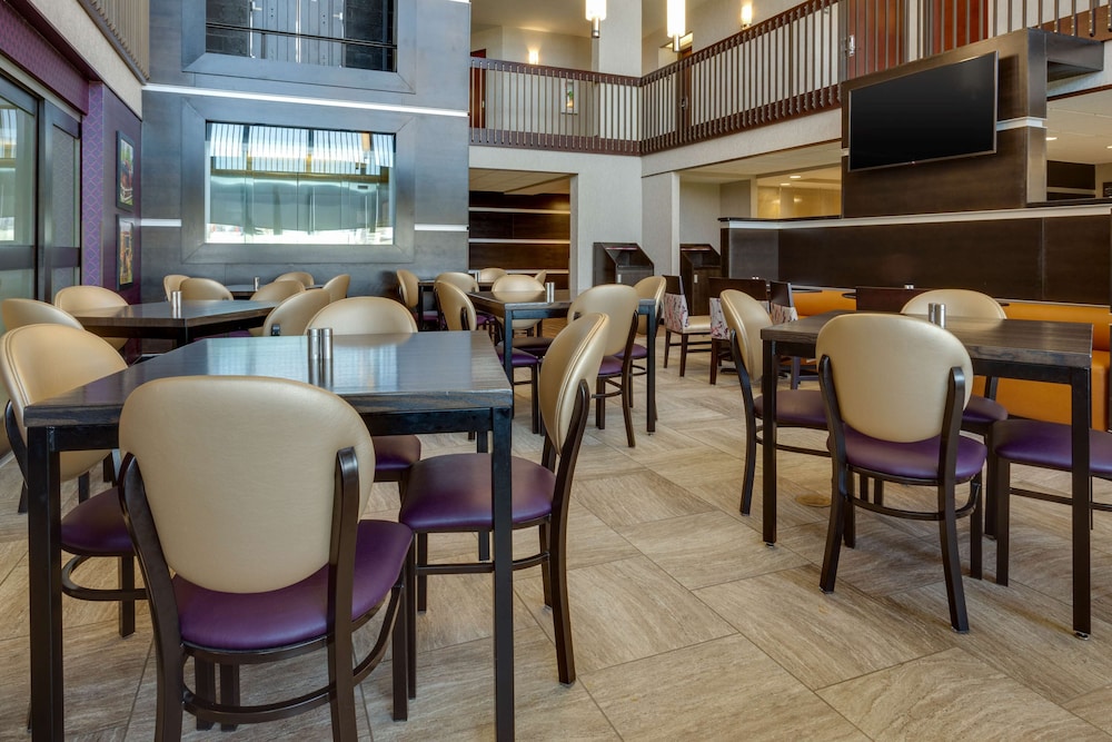 Drury Inn Suites Kansas City Overland Park 35/49