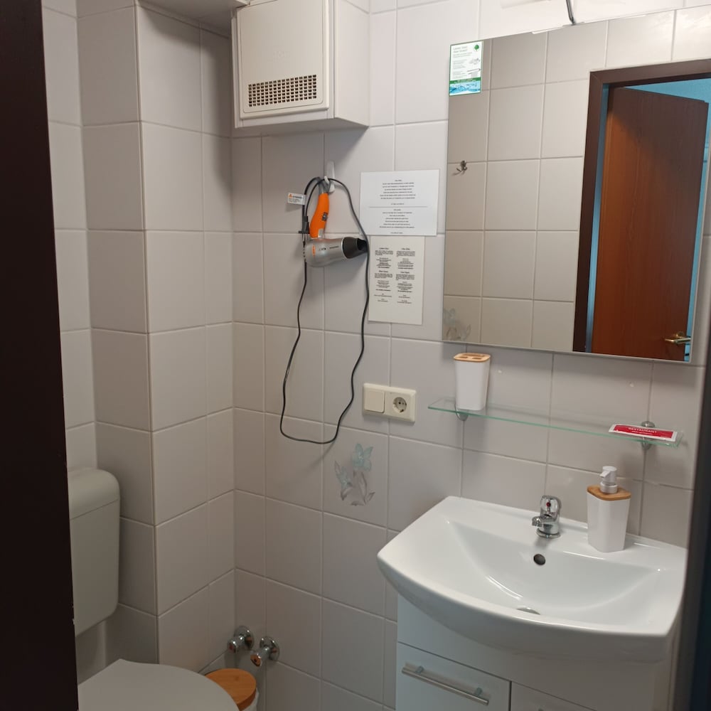 Hotel Ari 48/50