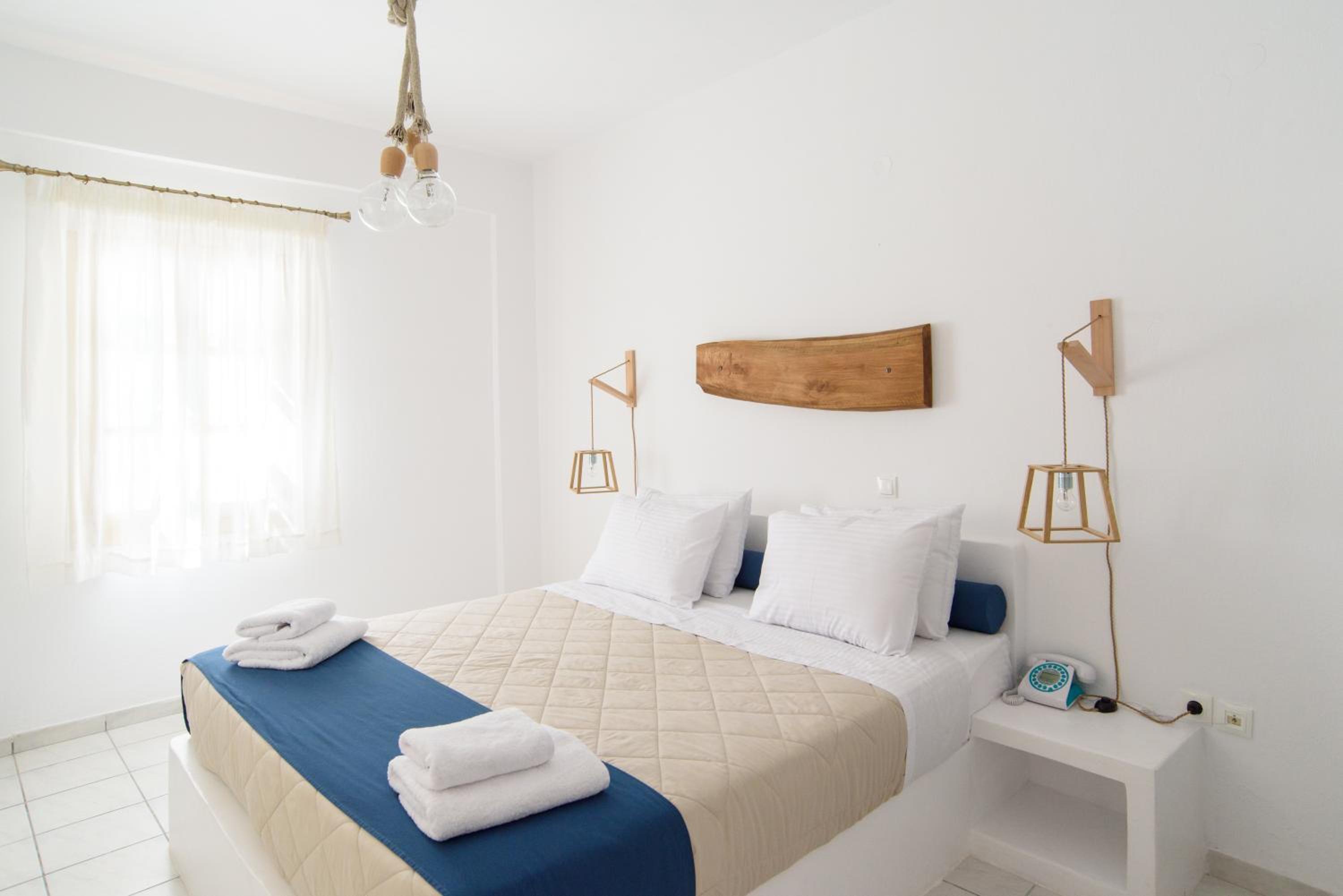 1 Bedroom, Suite, Side Sea View 2/10