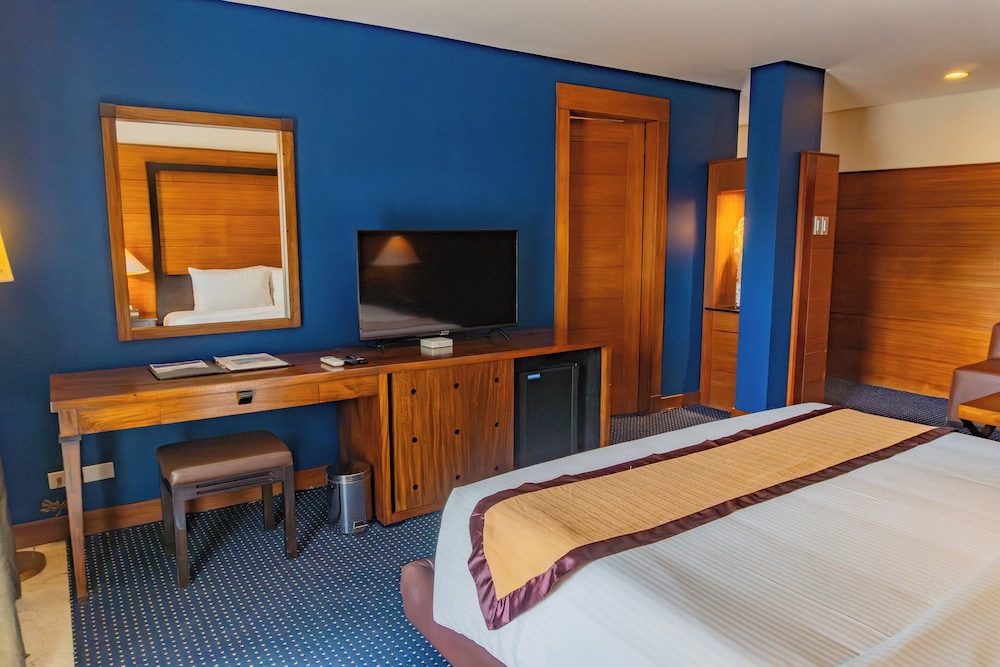 PRESIDENTIAL, SUITE