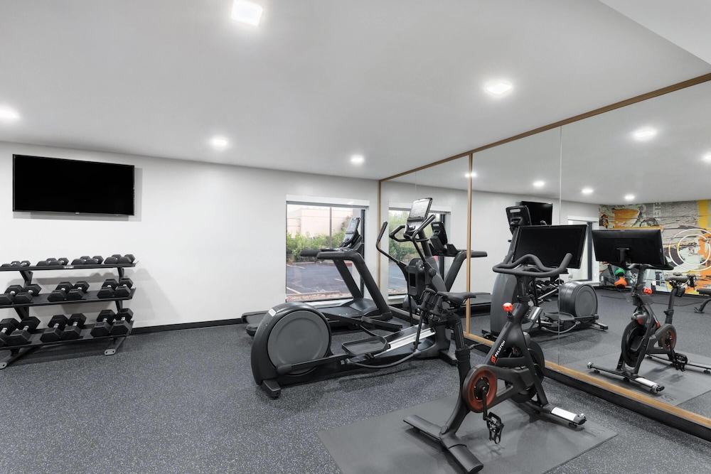 Hawthorn Extended Stay by Wyndham Springdale 18/34