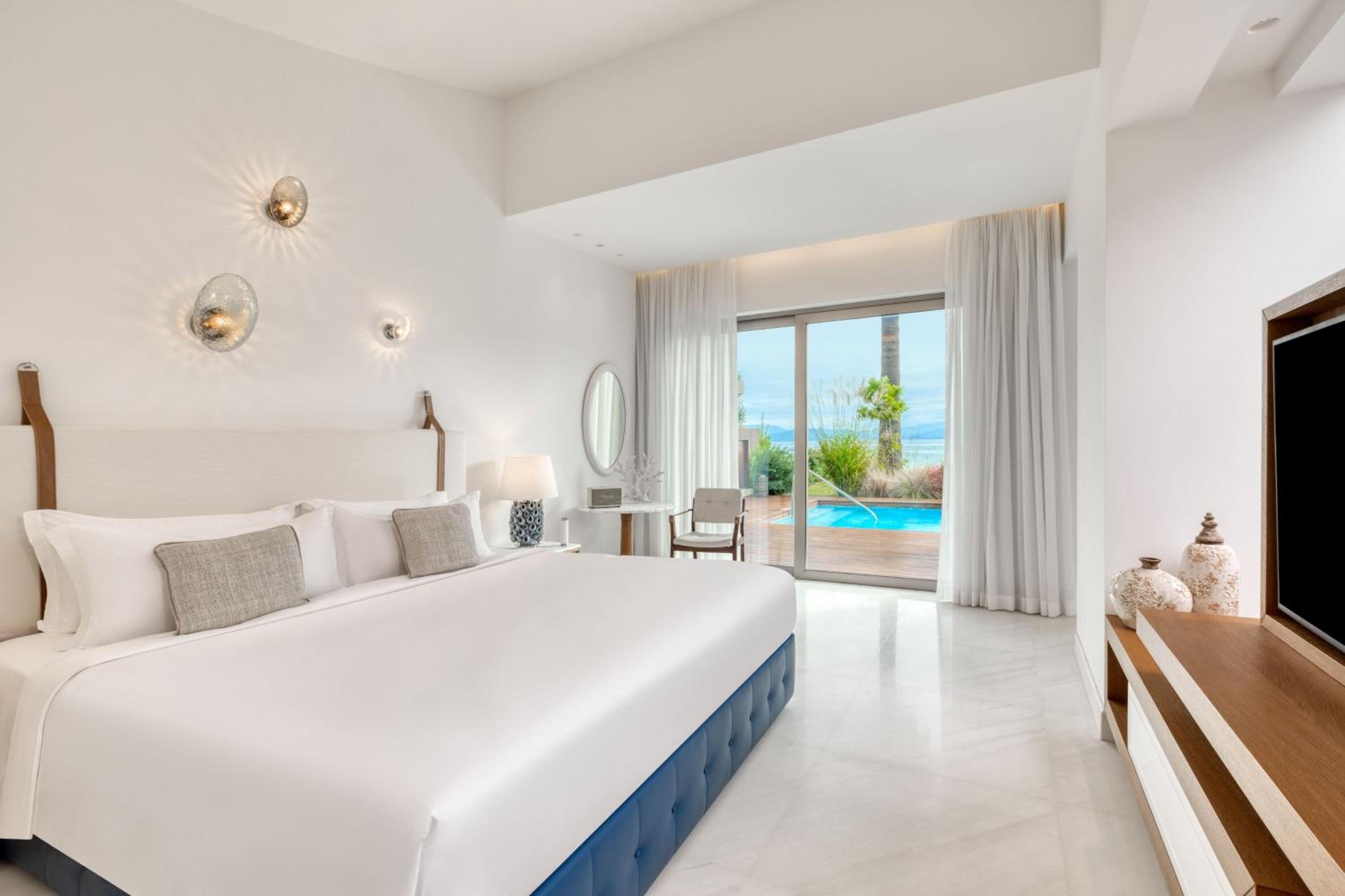 PAVILION, SUITE, WATER FRONT, PRIVATE POOL