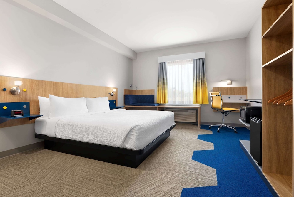 Microtel Inn Suites by Wyndham Lac-Megantic 7/33