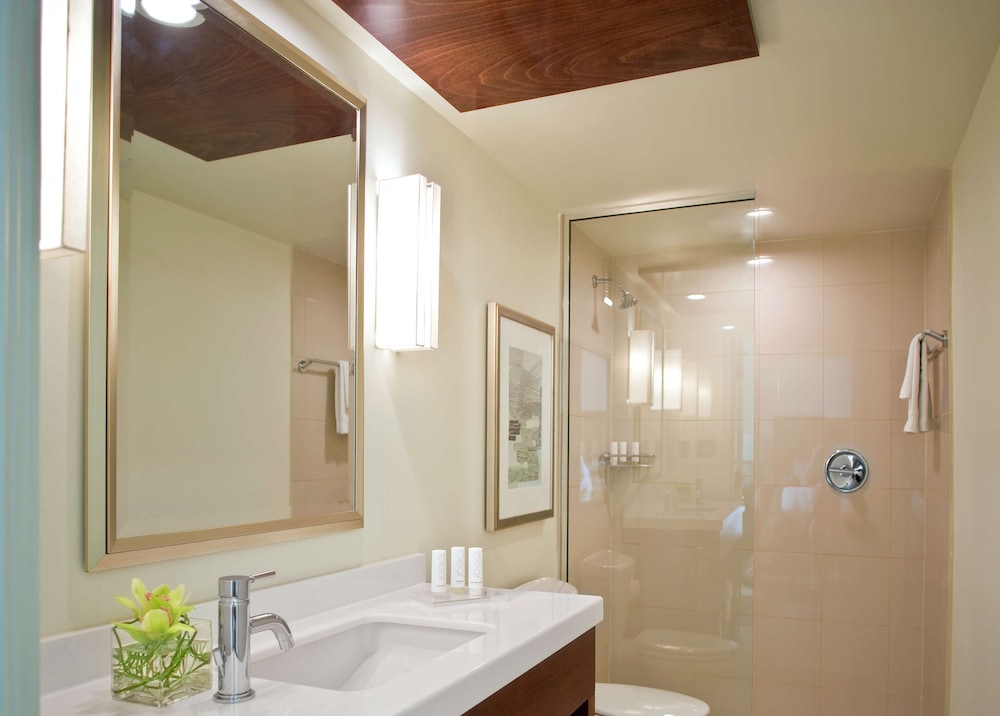 Casa Marina Key West, Curio Collection by Hilton 9/70