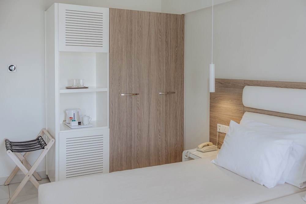 Deluxe, Twin Beds, Inland View، Tasia Maris Sands Beach Hotel - Adults Only 6/7