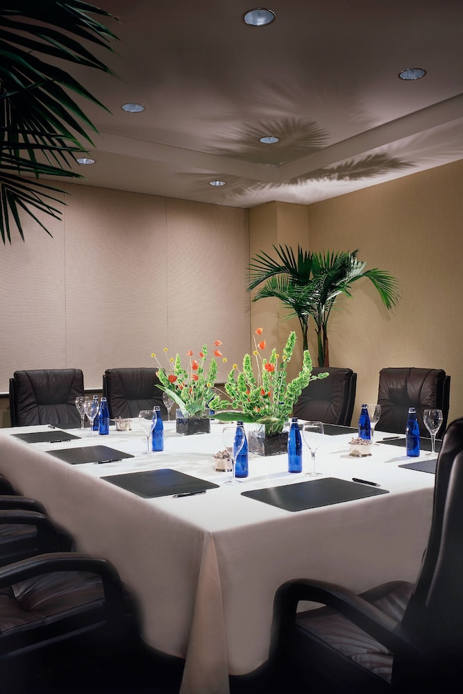 Courtyard By Marriott Los Angeles Sherman Oaks 33/34