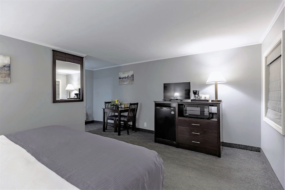 Mt Madison Inn & Suites 30/46