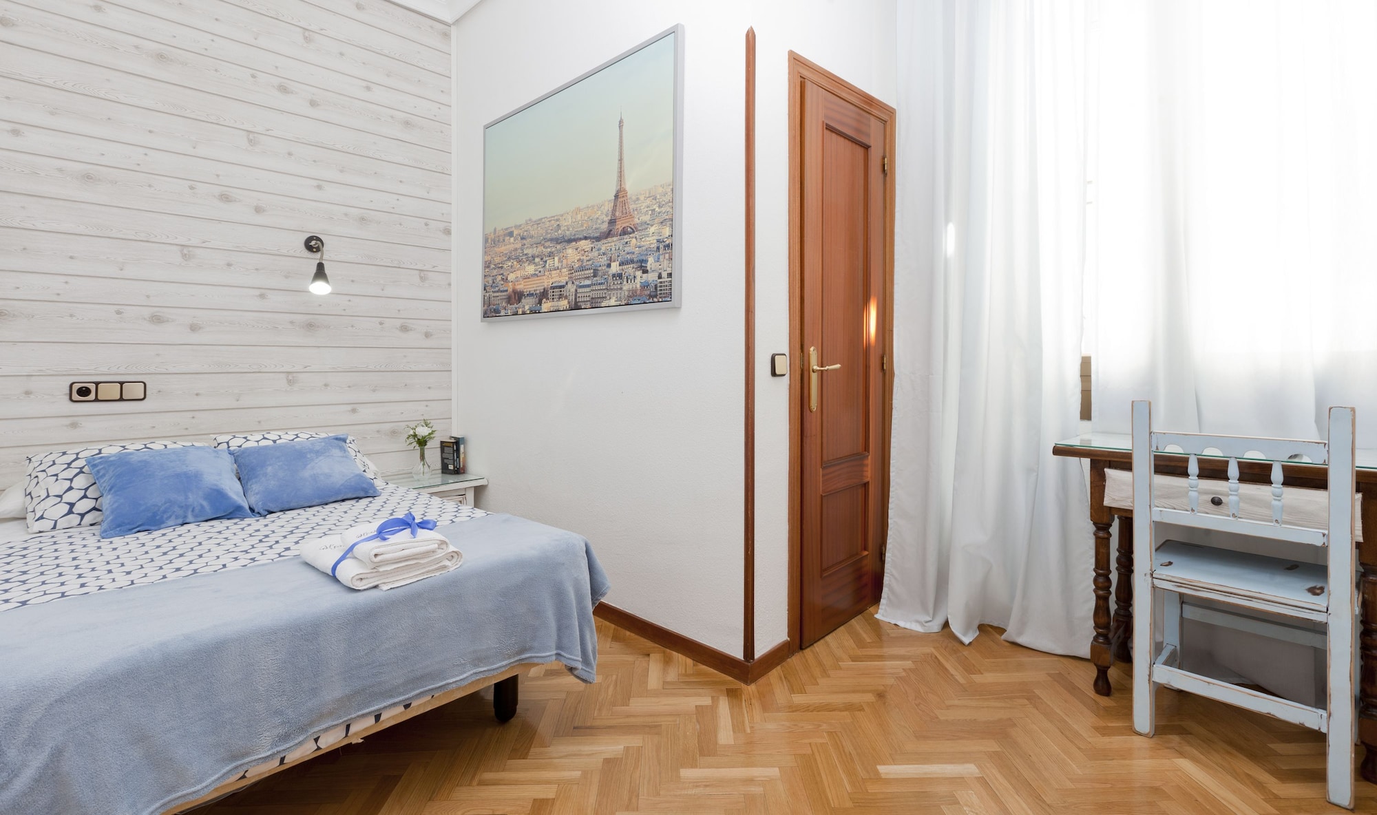 ROOM, SINGLE