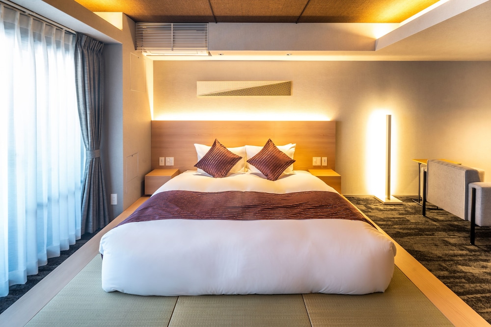 PREMIER, DELUXE, DOUBLE BED