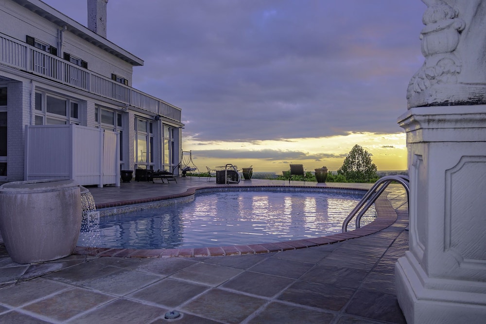 Weymouth Hall Bed and breakfast 3/18