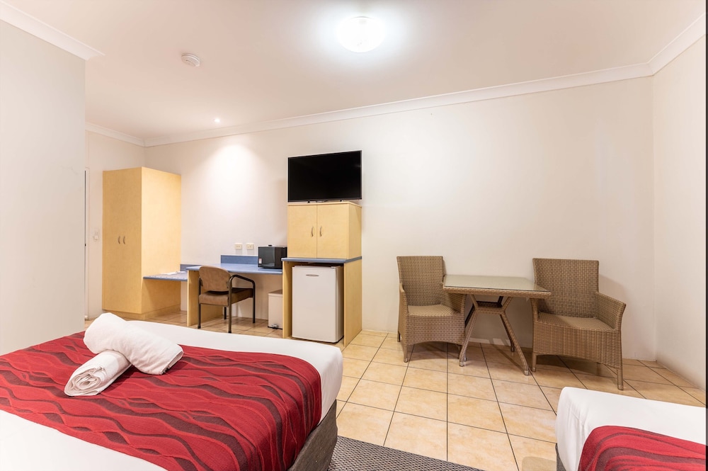 Midlander Motor Inn 16/66