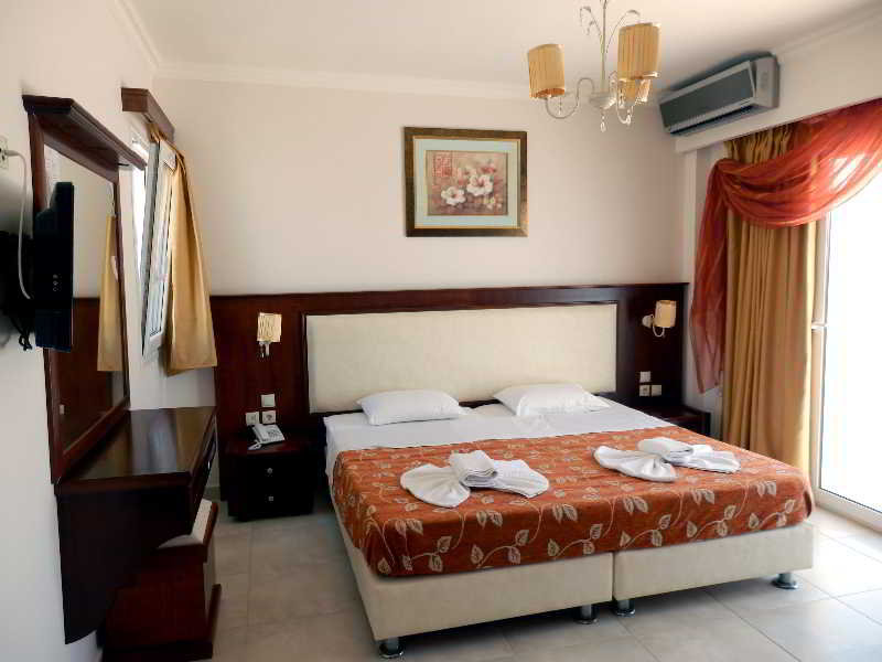 Royal Beach Hotel 13/53