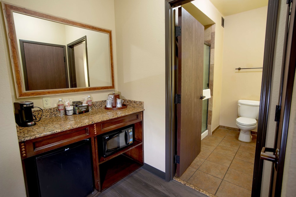 Best Western Plus Cimarron Hotel & Suites 14/41