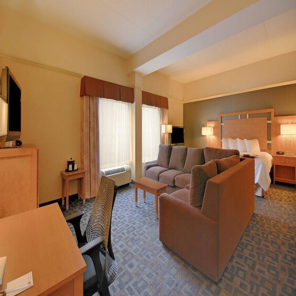 Hampton Inn Clinton, NJ 28/56