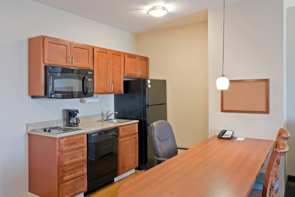 Candlewood Suites 39/48