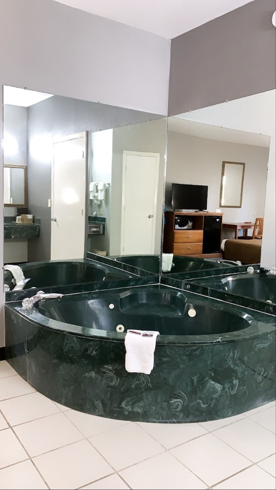 Days Inn by Wyndham North Little Rock/ Maumelle 35/56