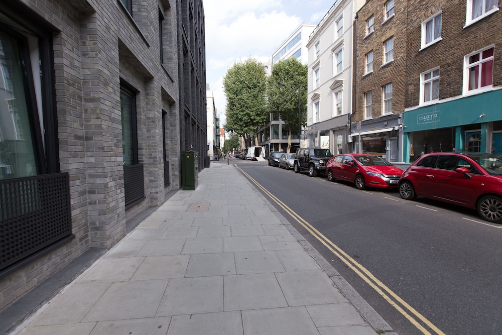 Charlotte Street Apartments by Allo Housing 21/27