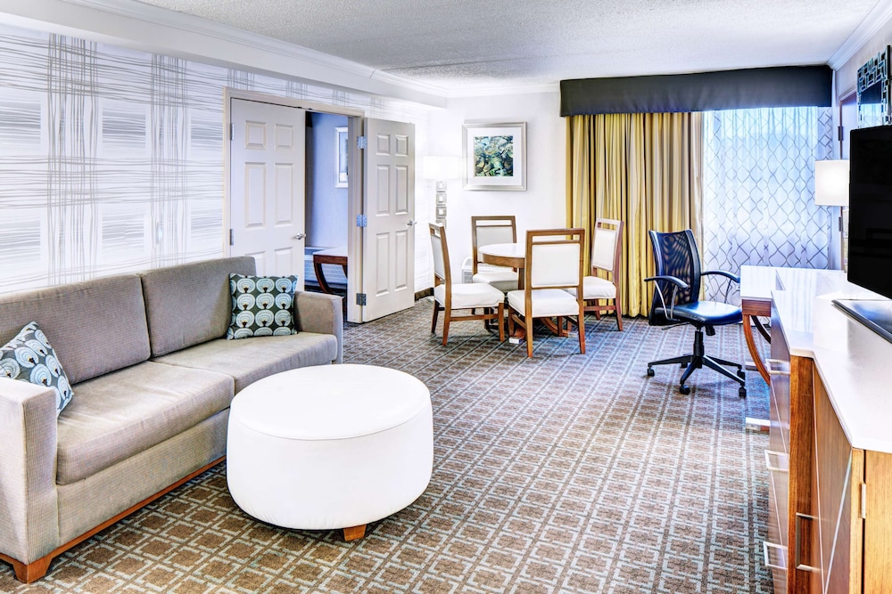 Doubletree By Hilton Madison Downtown 26/48