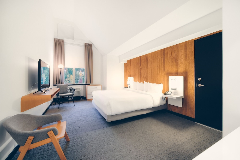SUPERIOR, KING BED