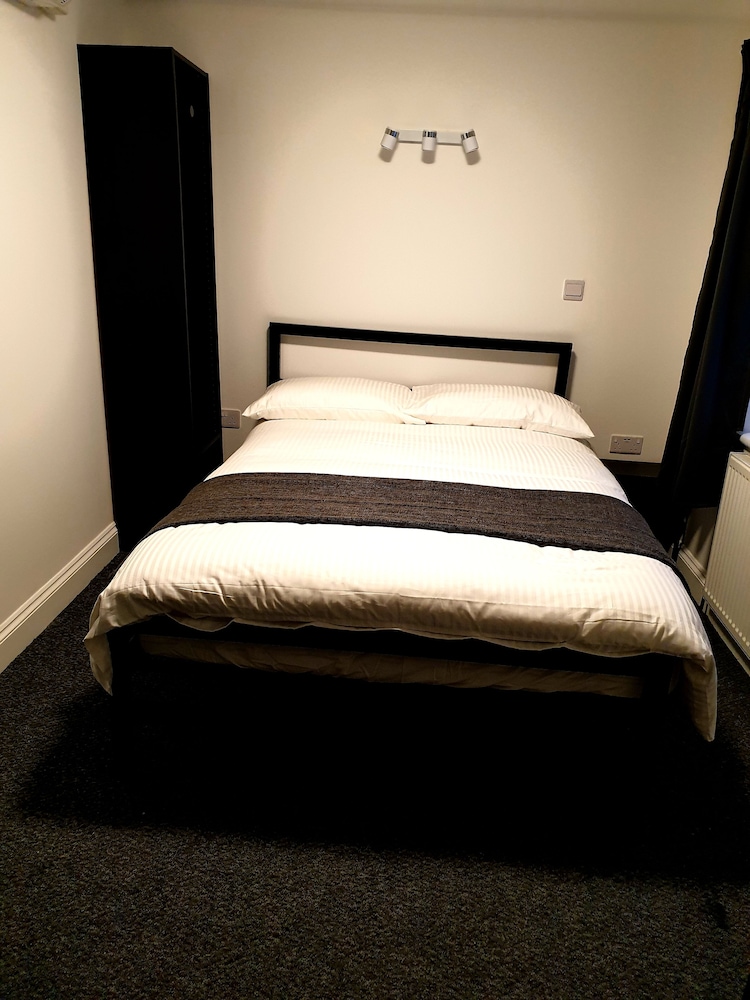 Wanstead Hotel 19/33