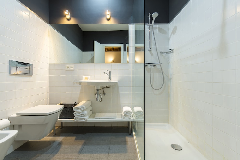 Comet Suites Elvira 60/62