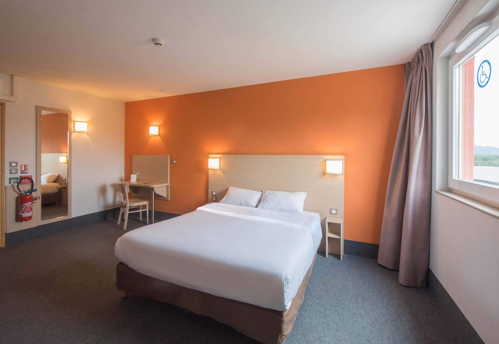 Room, Double Bed, Accessible