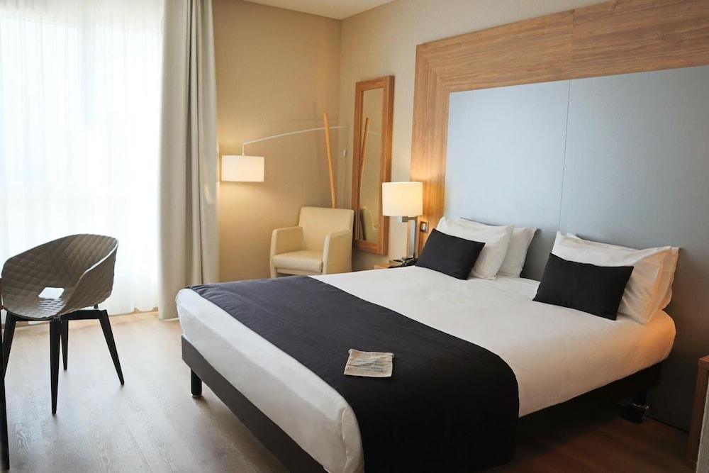 7 HOTEL AND FITNESS 23/72