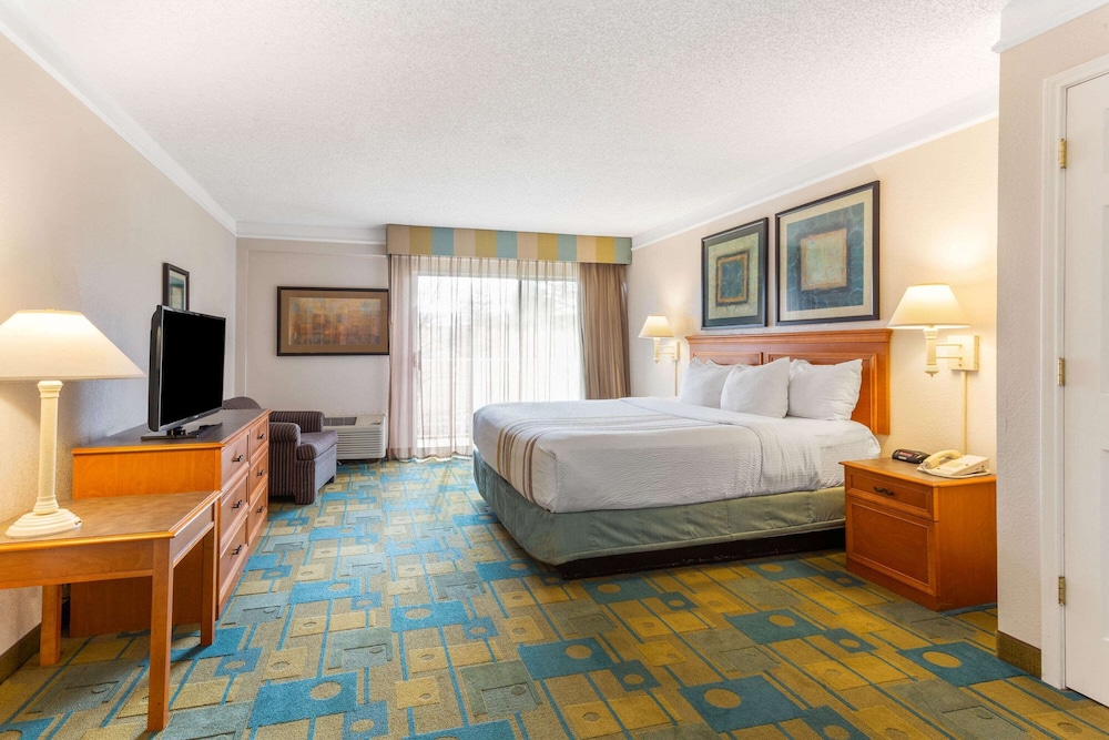 La Quinta Inn And Suites By Wyndham Redding 19/49