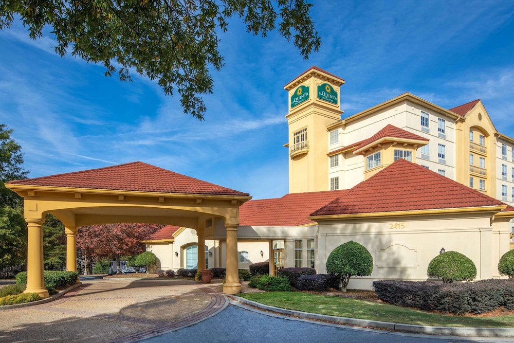 La Quinta Inn & Suites by Wyndham Atlanta Ballpark/Galleria 60/64