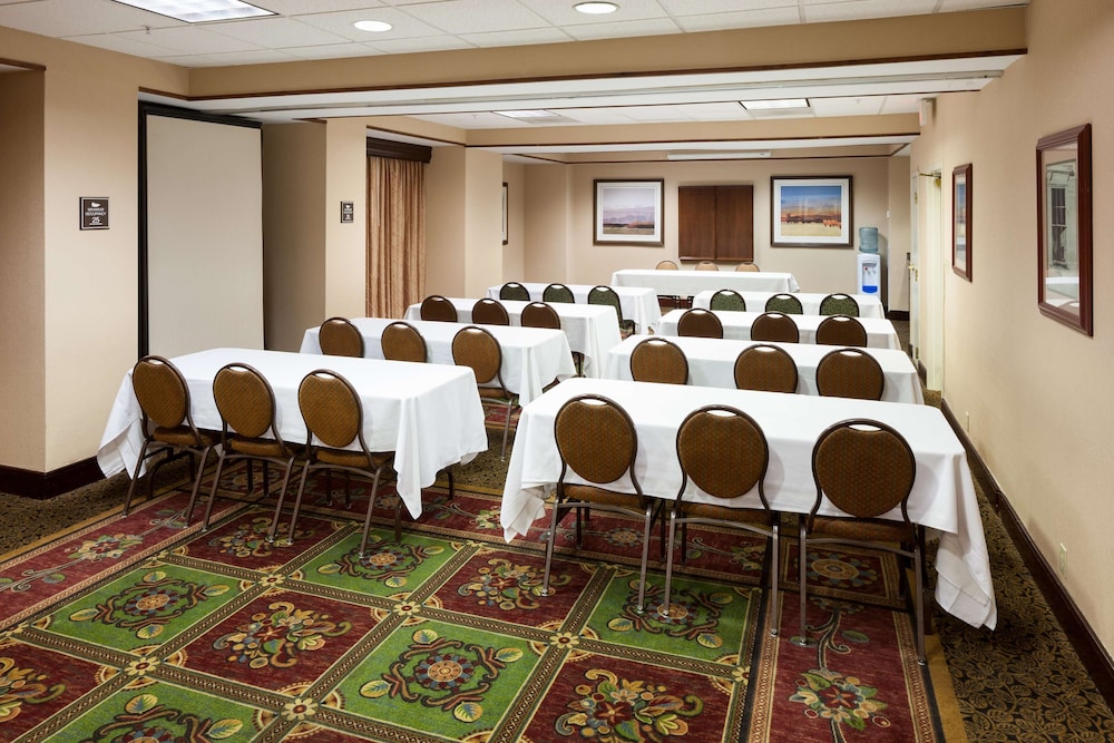 Homewood Suites by Hilton Jackson-Ridgeland 36/42