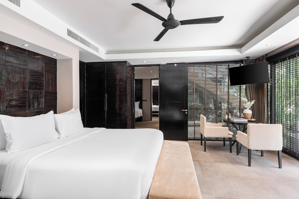 3 Bedrooms, Family Suite, Twin Beds, 2 King Beds, Pool Access